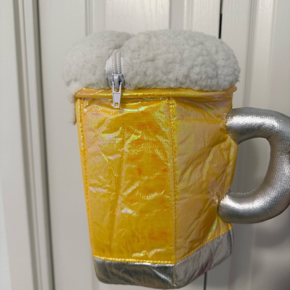 Women’s “Bavarian Beauty” Beer Maid Halloween Costume, M/L - Picture 7 of 12